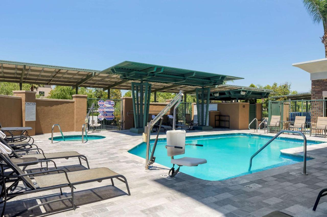 Comfort Suites Ontario Airport Convention Center Εξωτερικό φωτογραφία